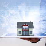 Immobilienmakler Digitalisierung Haus und iPad