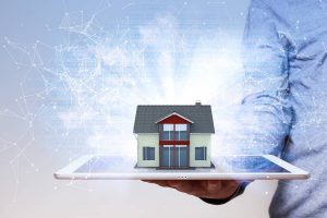 Immobilienmakler Digitalisierung Haus und iPad